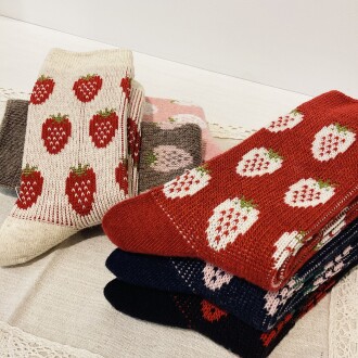 🍓ふわふわイチゴJQソックス🌼